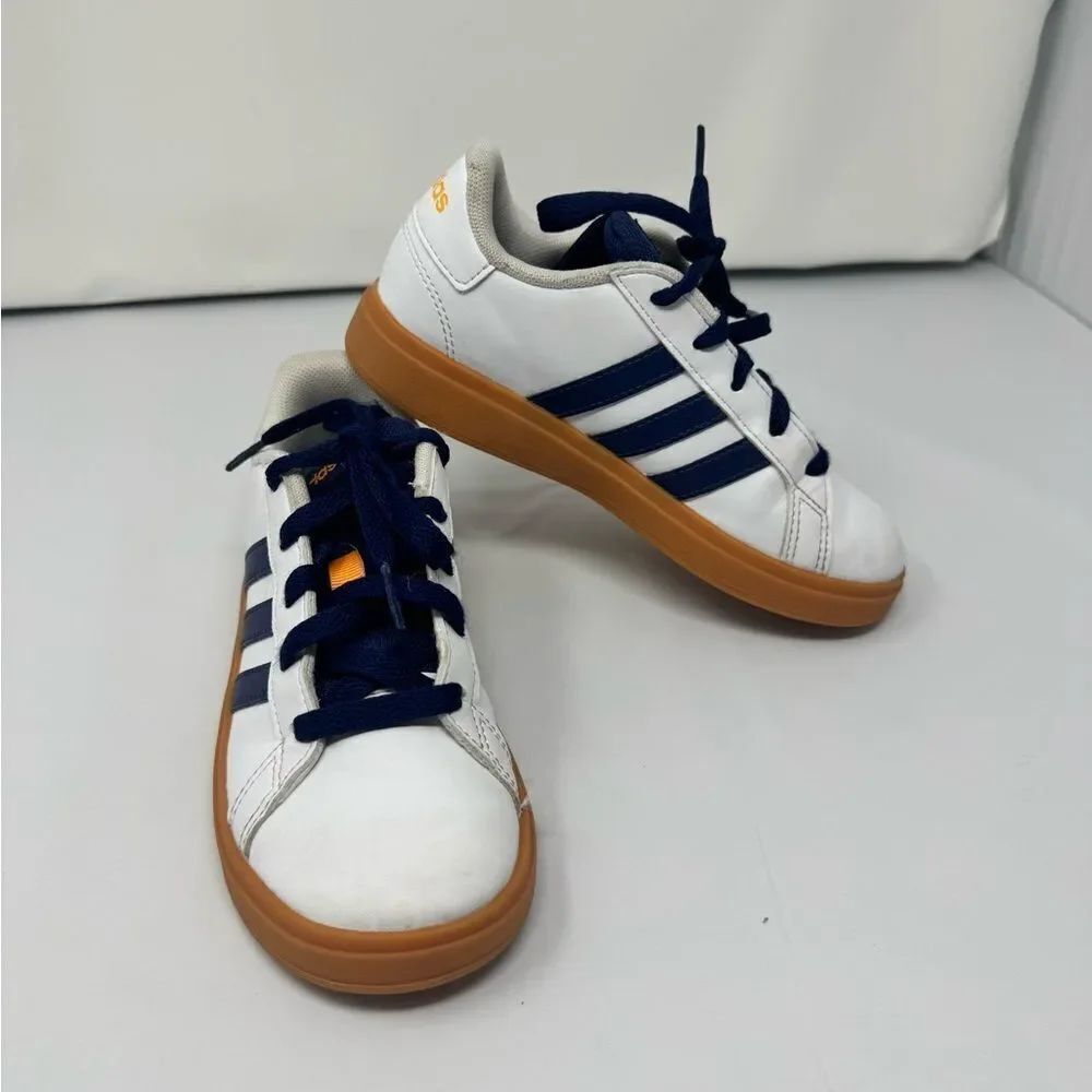Adidas Grand Court Lifestyle Lace-Up GS in Cloud White and Dark Blue youth 1
